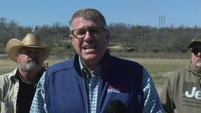 Darren Bailey calls out Chicago at Texas border