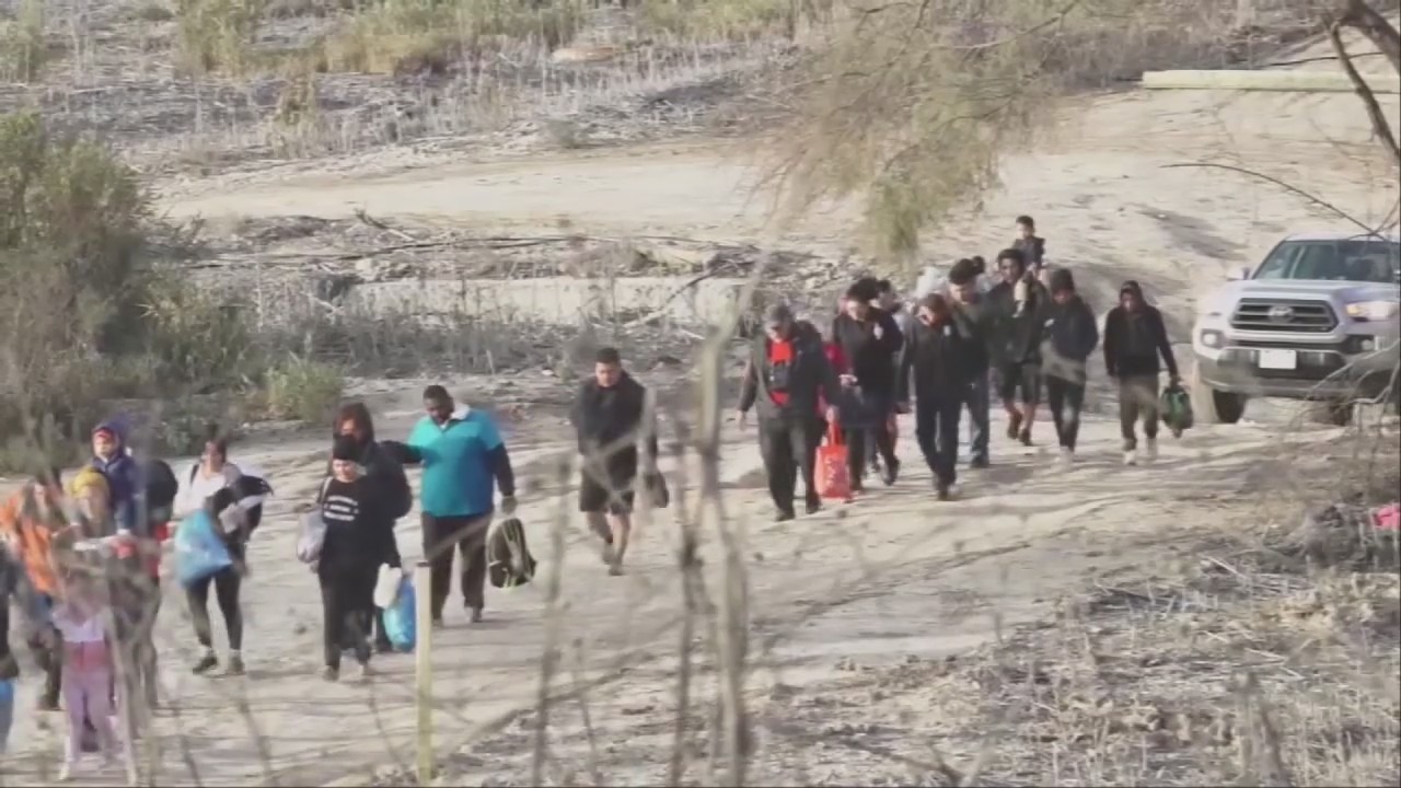 Texas bill allows officers to arrest migrants