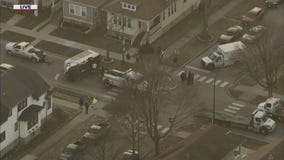 Pace bus overturns on Chicago's South Side