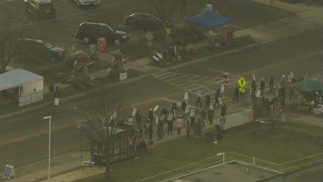 Nurses in Joliet launch strike over contract dispute