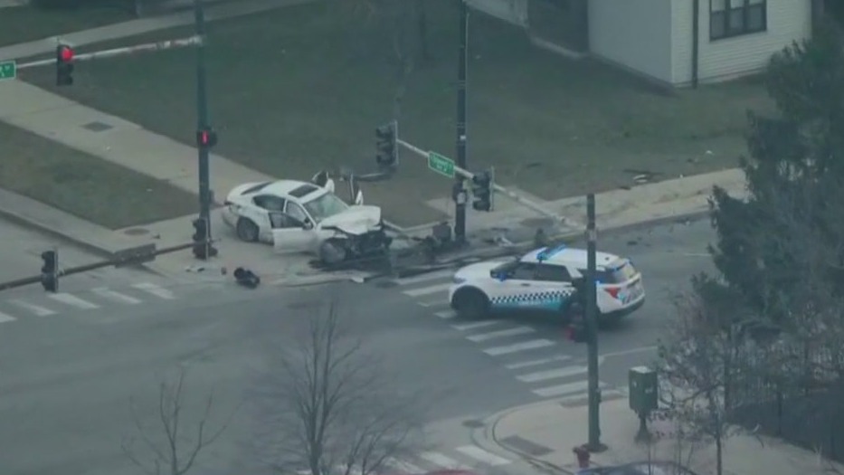 Five people hospitalized after crash in Englewood involving stolen car: police