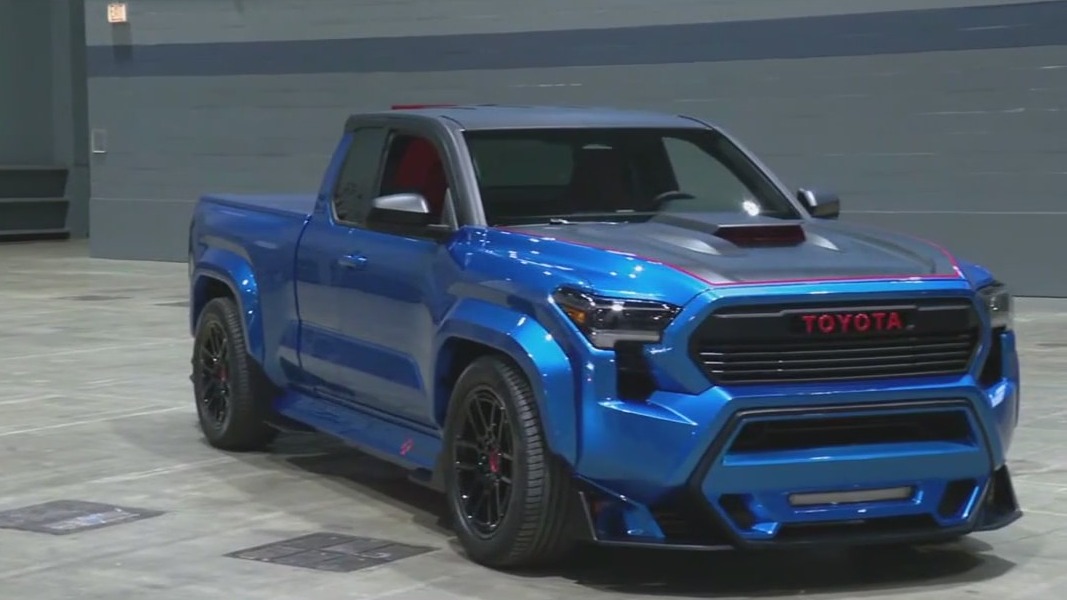 Chicago Auto Show revs up before weekend debut