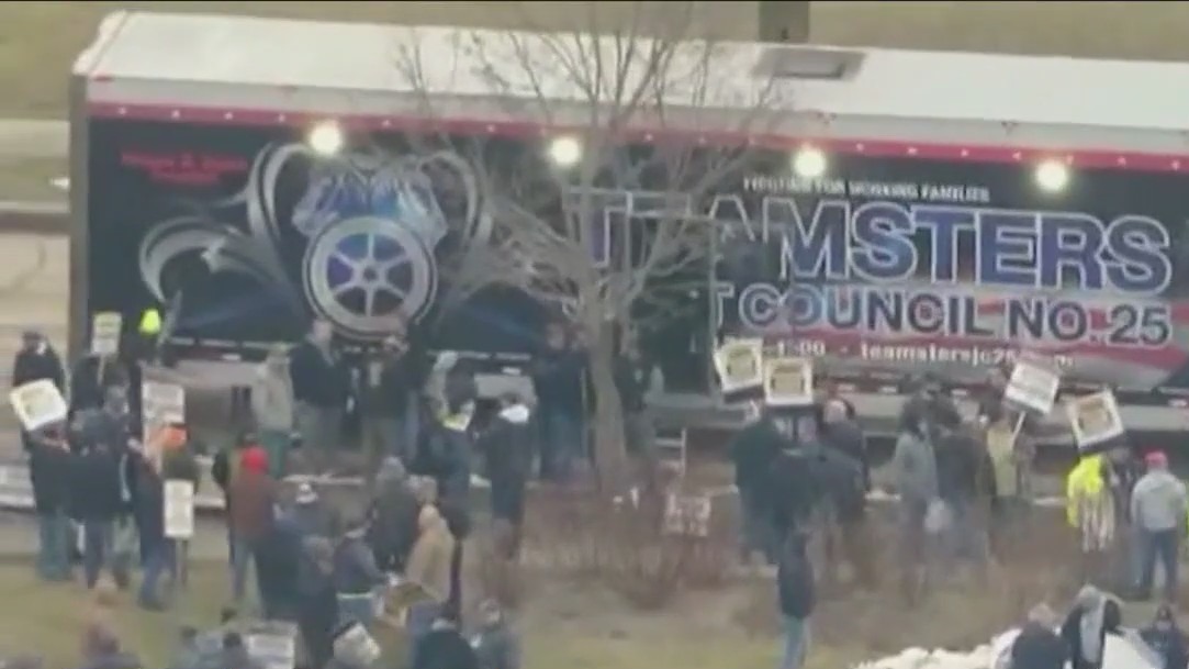 IDOT workers vote to authorize strike as contract negotiations continue