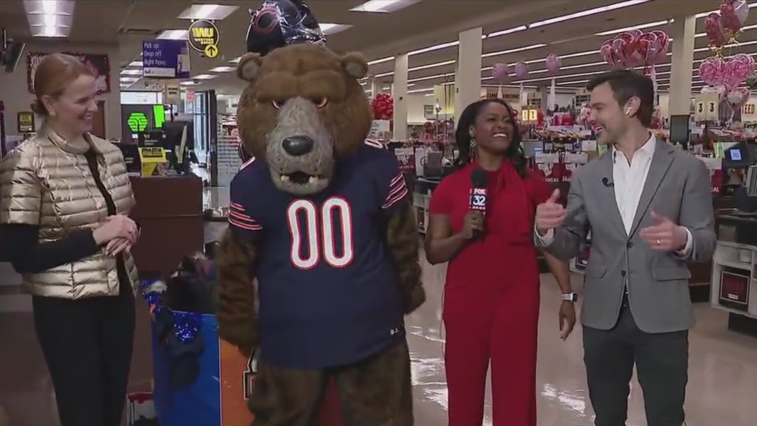 Staley and FOX 32 visit Jewel for the last weekend of the Bears Coat Drive