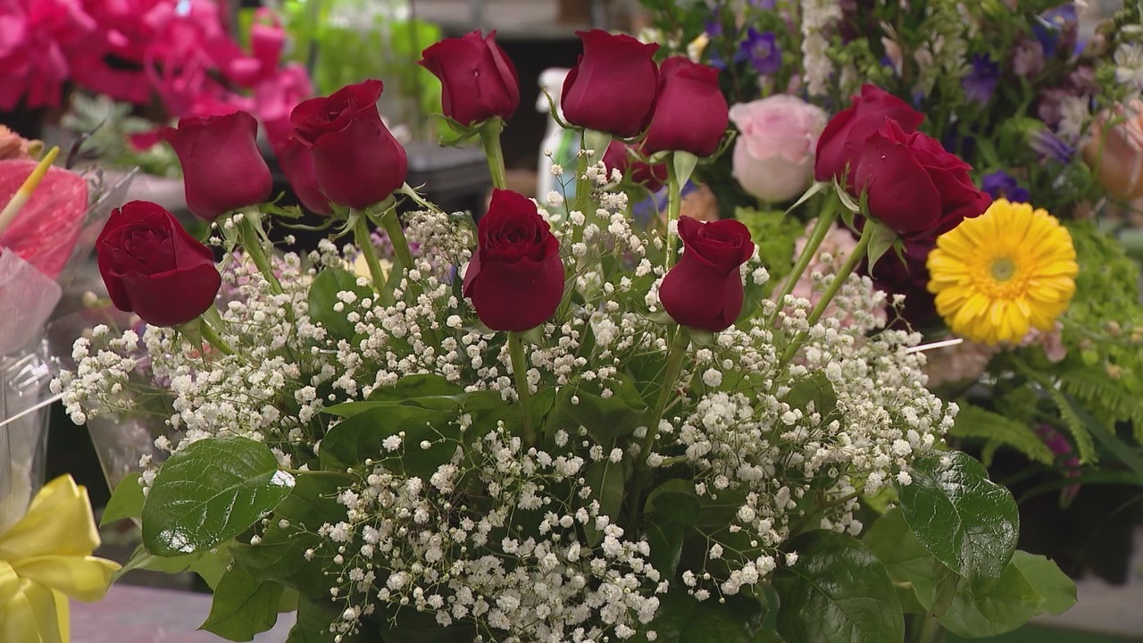 How to save money on Valentine's Day flowers