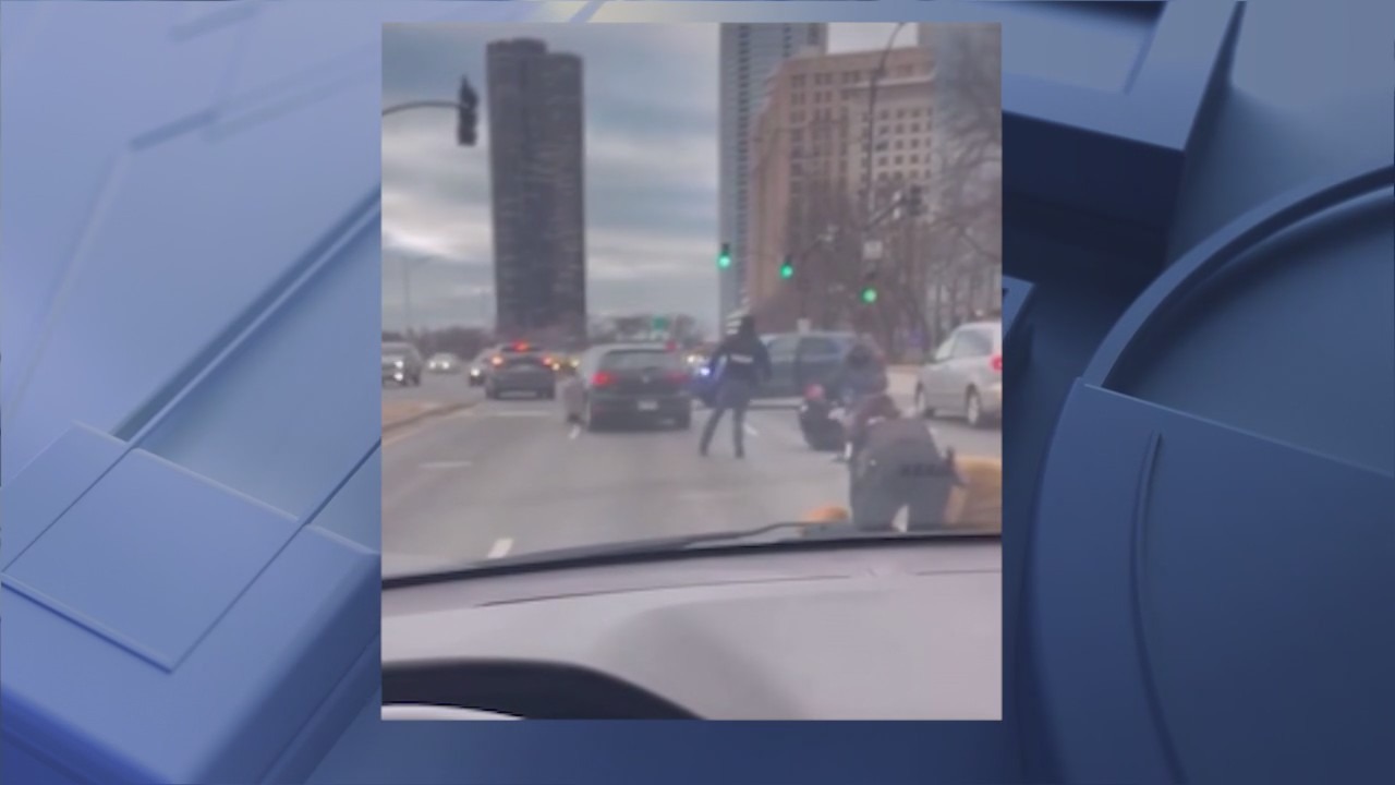 Chicago cops hit by getaway car during weekend arrest | FOX 32 Chicago