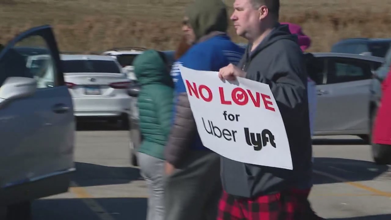 Chicago rideshare drivers stage strike over unfair wages