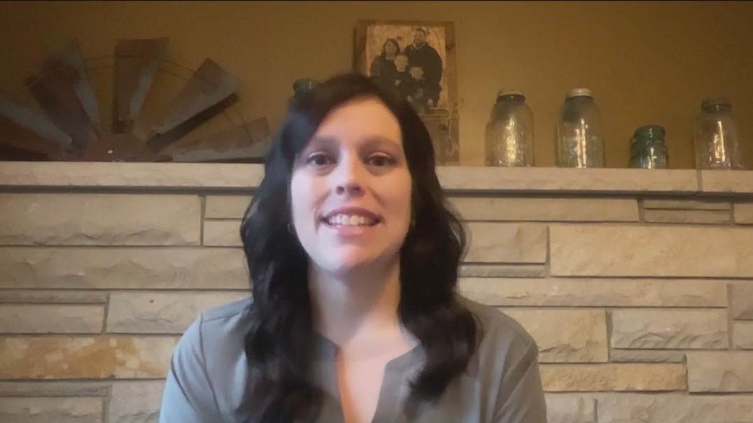 Illinois woman details battle with rare form of ALS