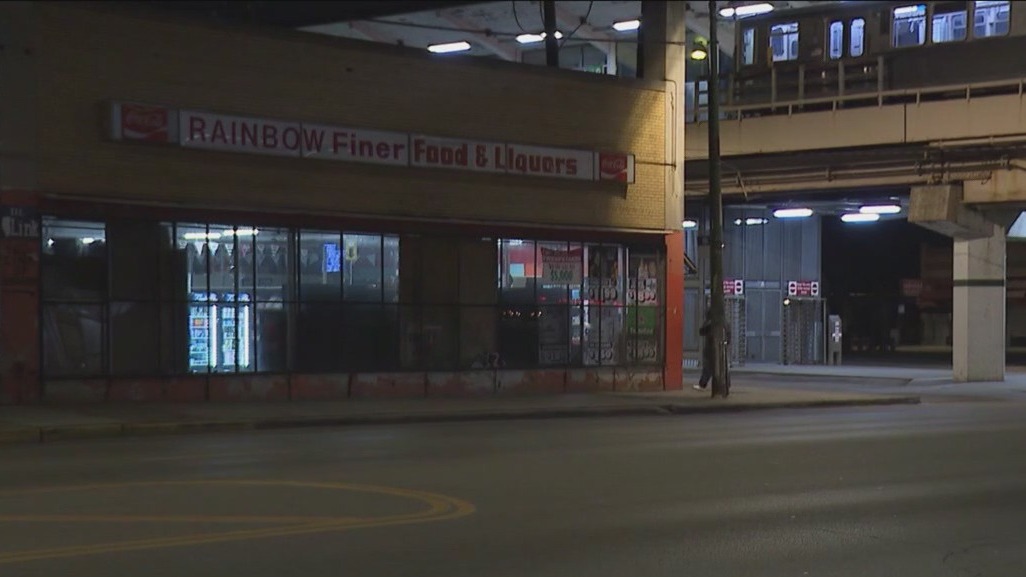 Man shot, killed at convenience store on South Side: Chicago police