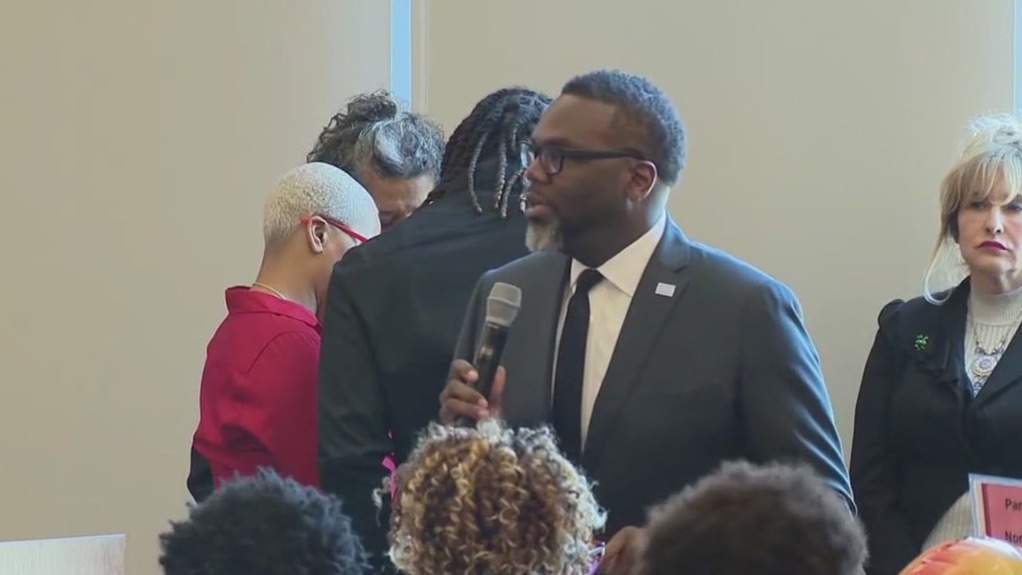 Johnson speaks to CPS students at Lunch with a Leader