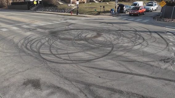 2 teens arrested after Chicago 'car caravan drifting event'