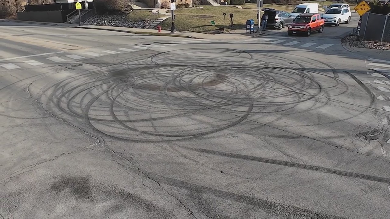 2 teens arrested after Chicago 'car caravan drifting event'