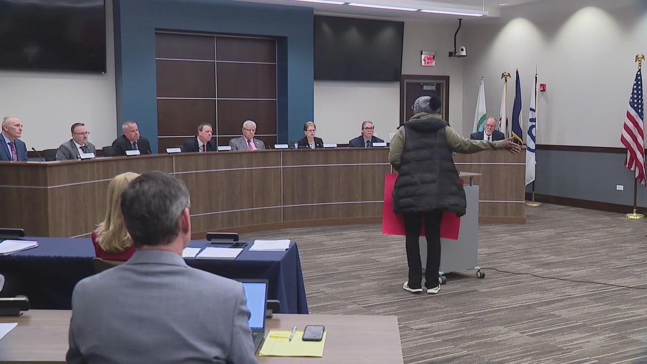 'Let the world see': Emotions run high as family of Carol Stream man killed by police demands video release