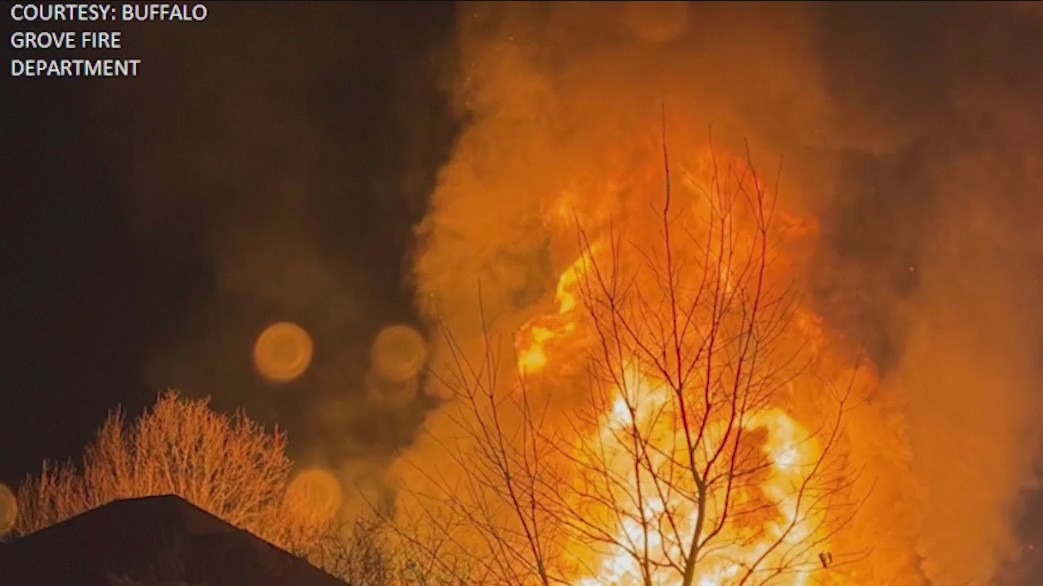 Fire erupts at vacant house in Buffalo Grove