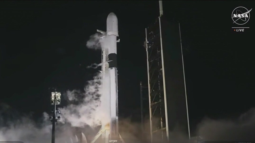 Lunar lander expected to touch down today