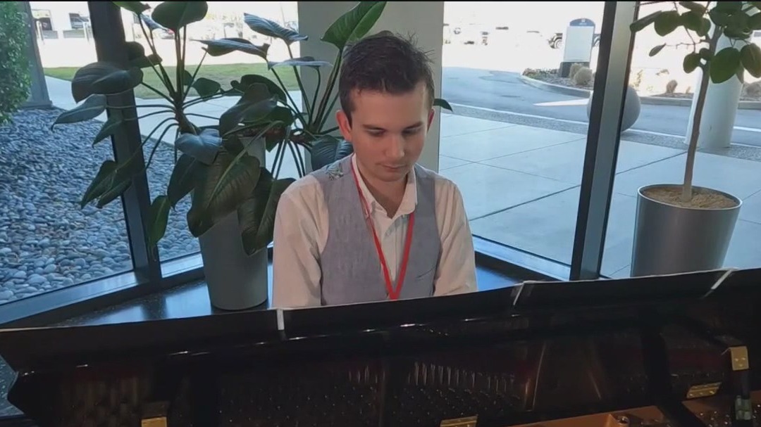 Young Tampa man proving music heals