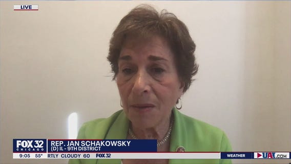 Rep. Jan Schakowsky reacts to the first presidential debate