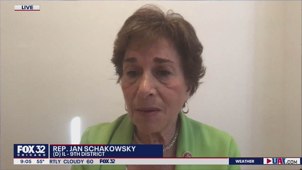 Rep. Jan Schakowsky reacts to the first presidential debate