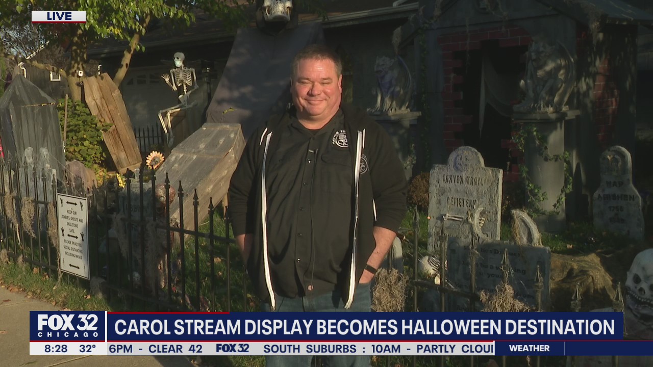 Carol Stream home goes all out with Halloween decorations