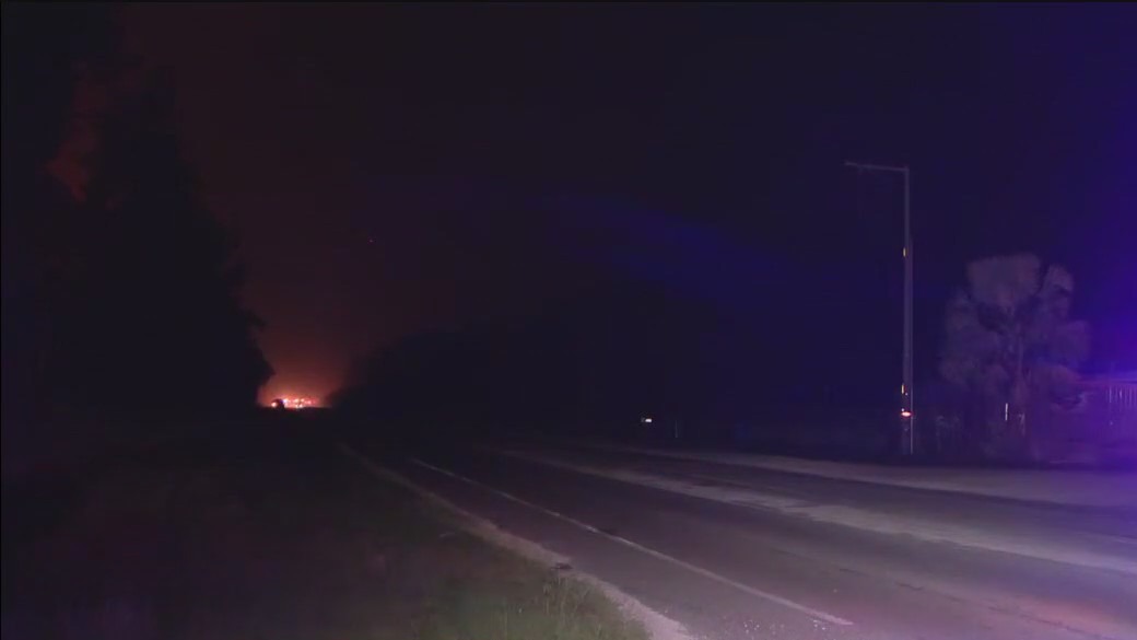 Crews battle brush fire in Hillsborough County | FOX 13 Tampa Bay