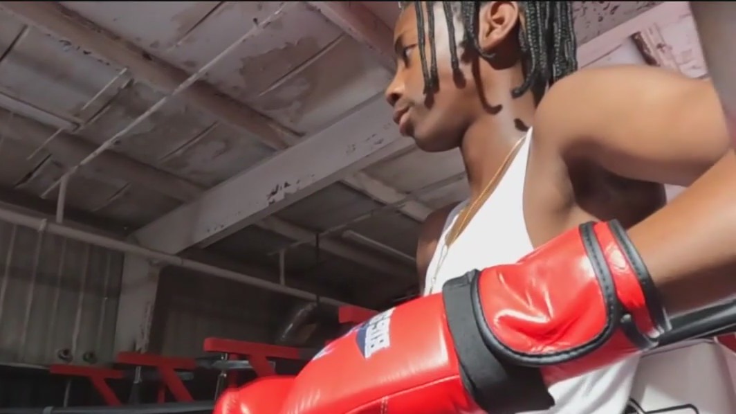 Teen boxer joins ?family business?