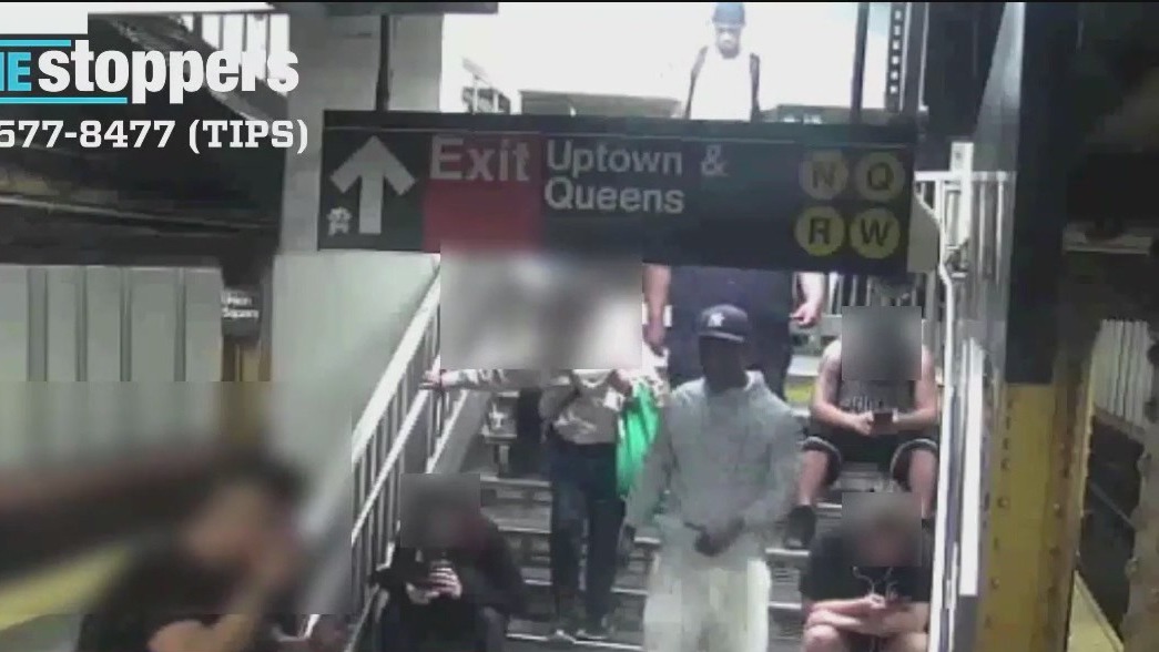 Victim stabbed, slashed on subway platform