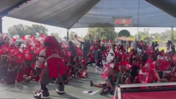 Bucs hold pep rally at Lockhart Elementary