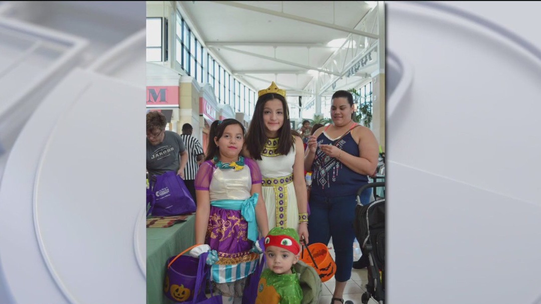 Tampa Bay Moms Group holding candy crawl