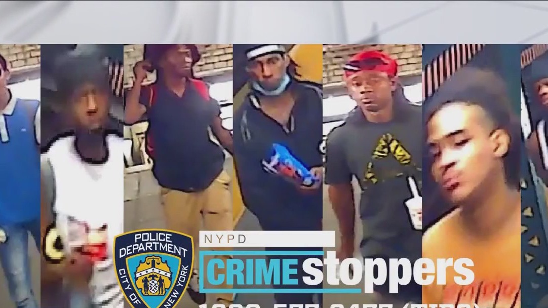 Man robbed at knifepoint in subway station