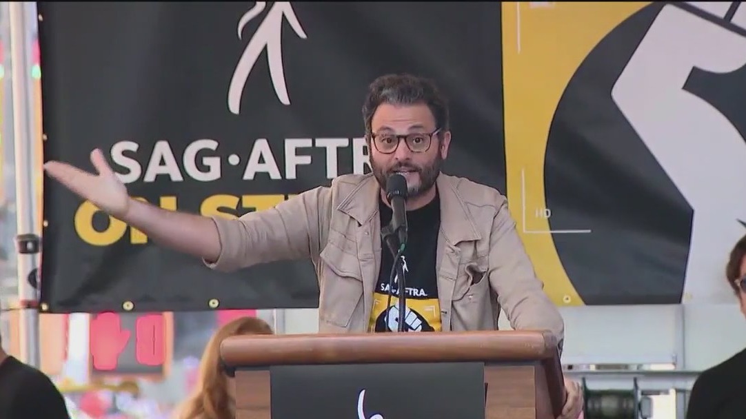 SAG-AFTRA 'Rock the City' rally