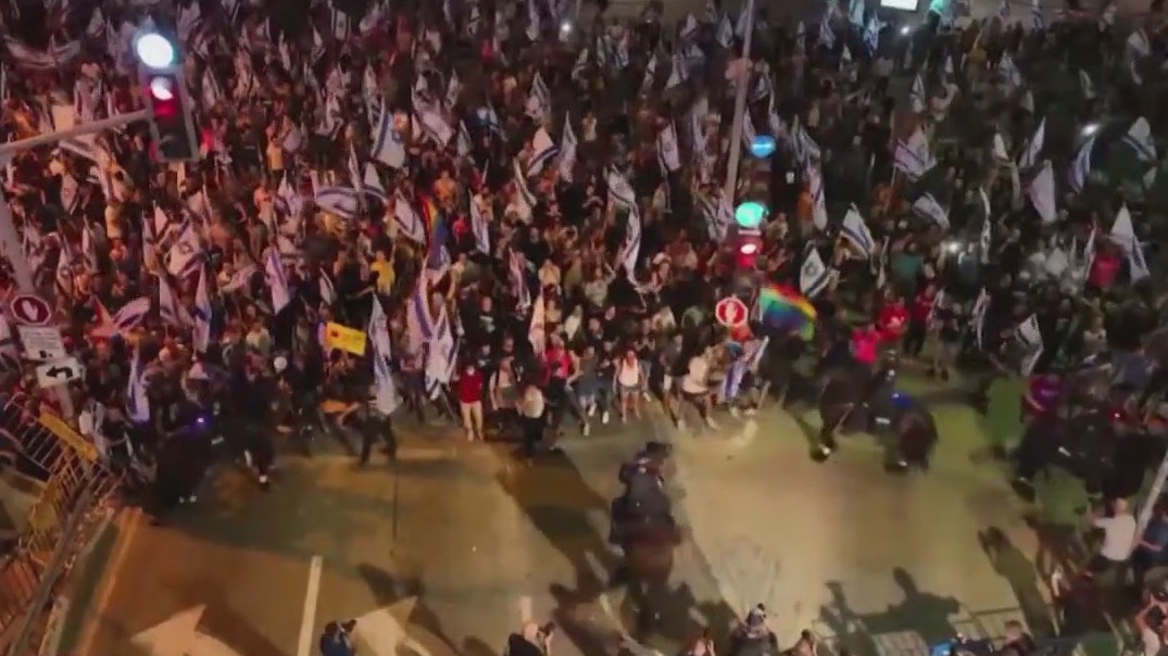 Israel passes bill limiting Supreme Court