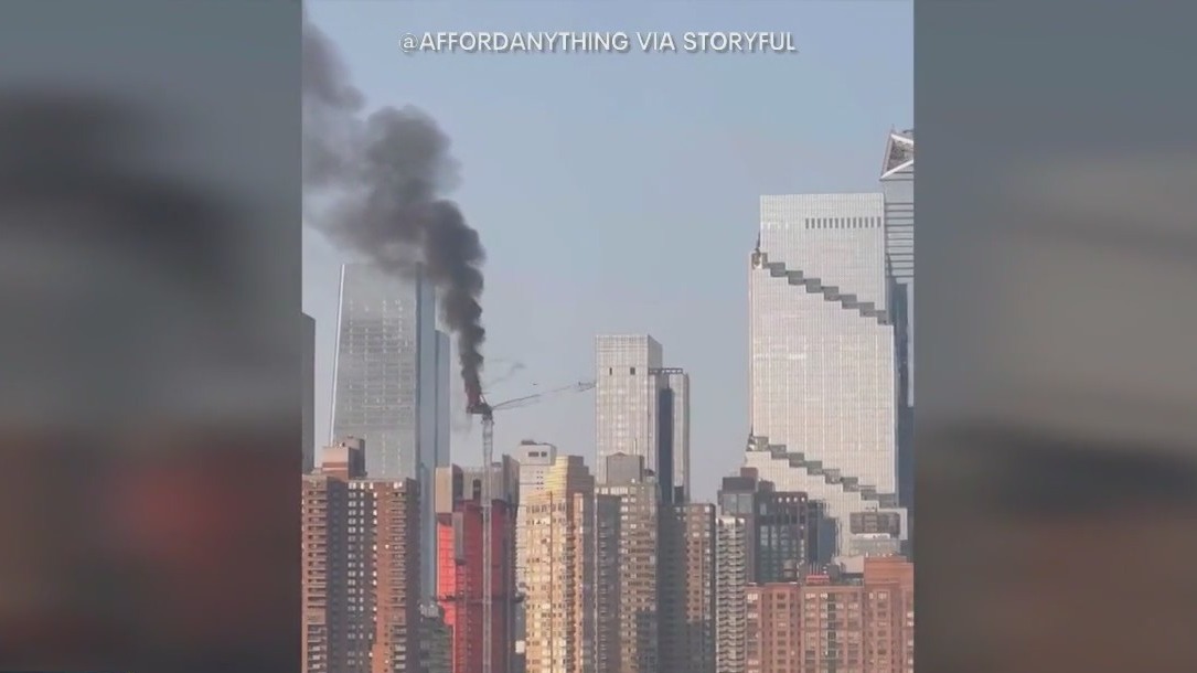 Construction crane fire in Hell's Kitchen