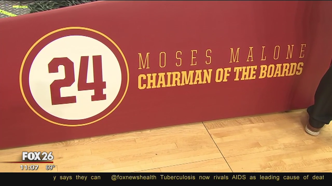Rockets honoring Moses Malone