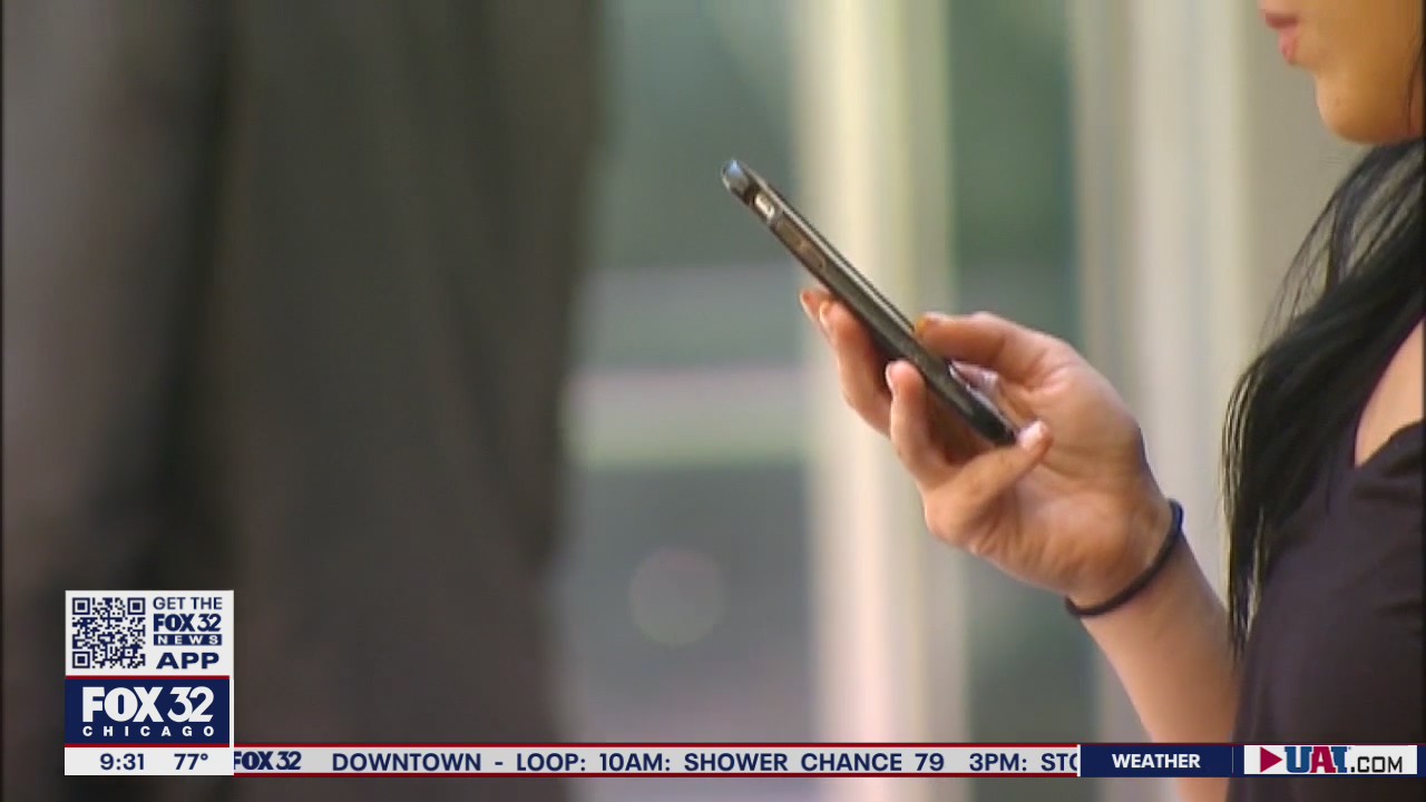 Chicagoans spend nearly 4 hours a day on their phones: study