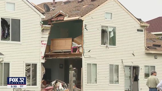 Tornado damages hundreds of homes in Chicago suburbs
