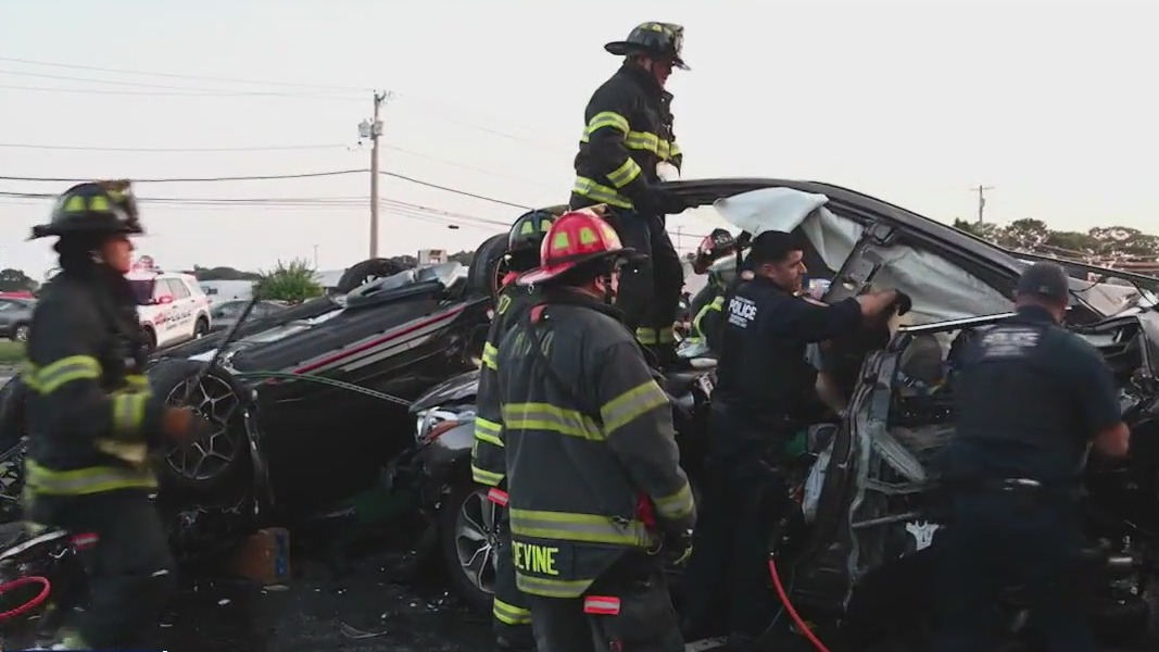 Crash in Massapequa kills father and his 2 children