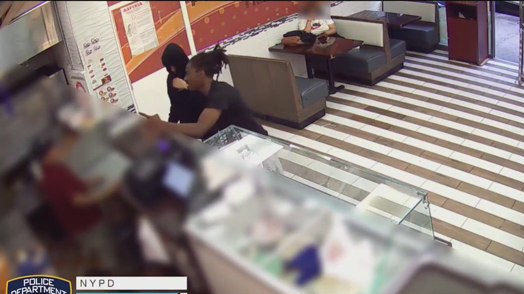 NYC crime: Woman robbed at knifepoint