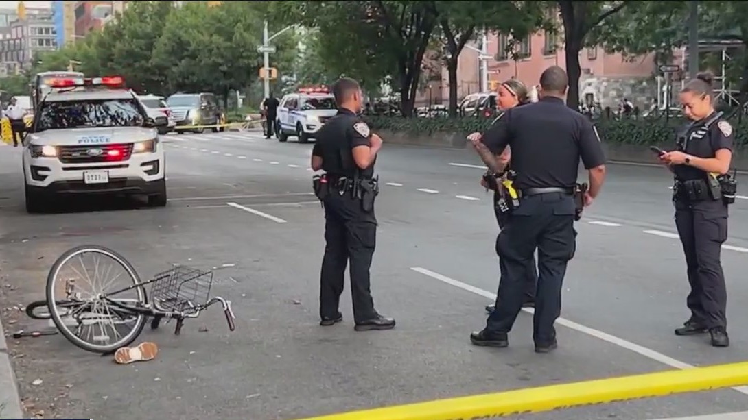 Cyclist struck by driver fleeing from NYPD | FOX 5 New York