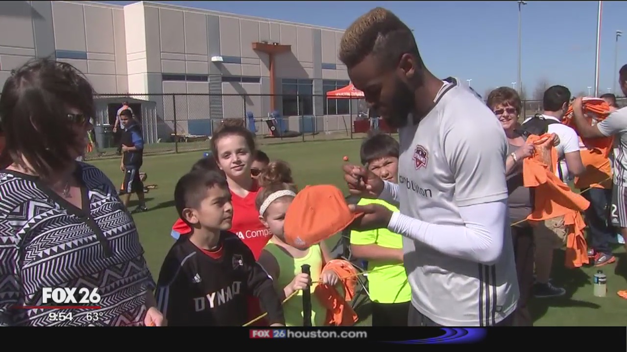 Dynamo hold open practice for the fans