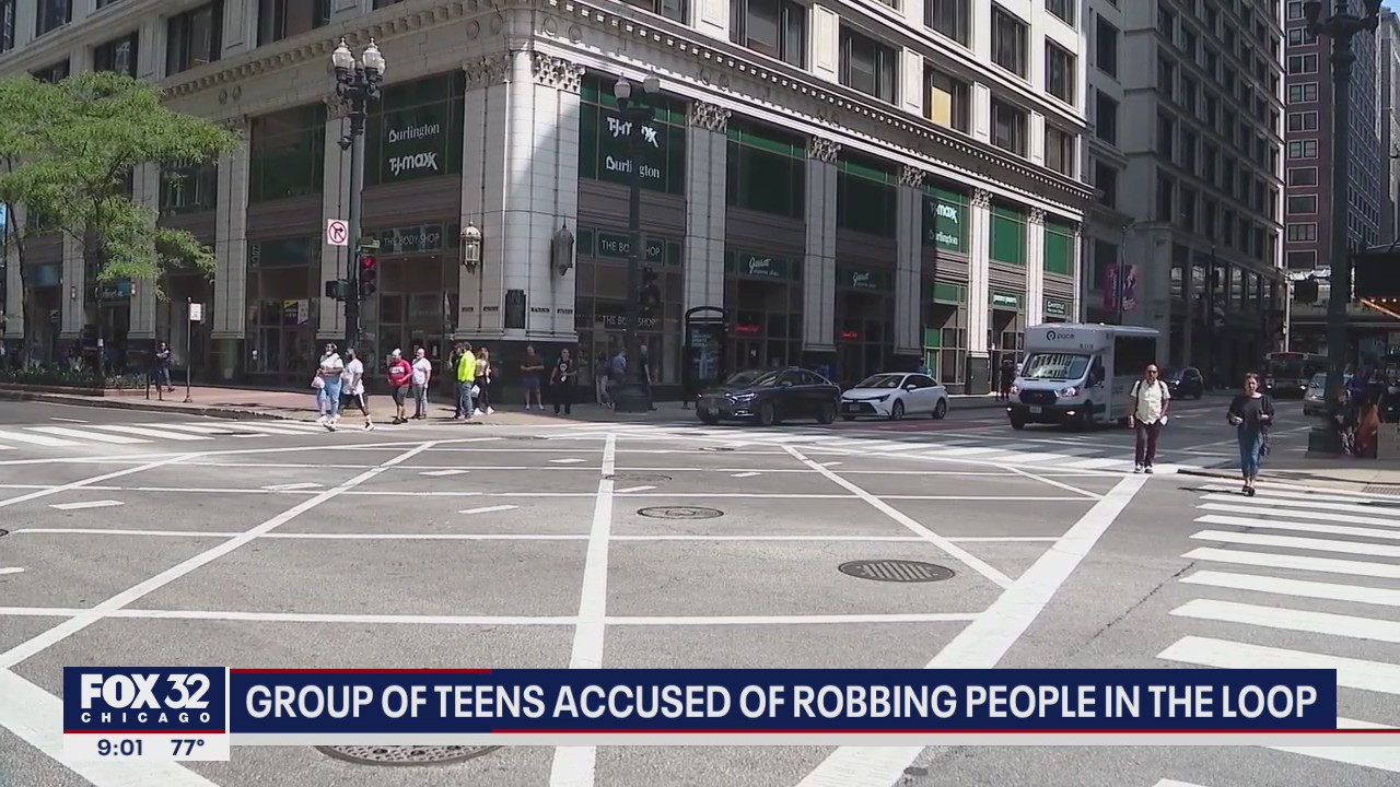 Groups of teens accused of robbing people in downtown Chicago