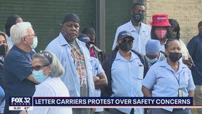 Letter carriers stage protest over safety concerns in Chicago