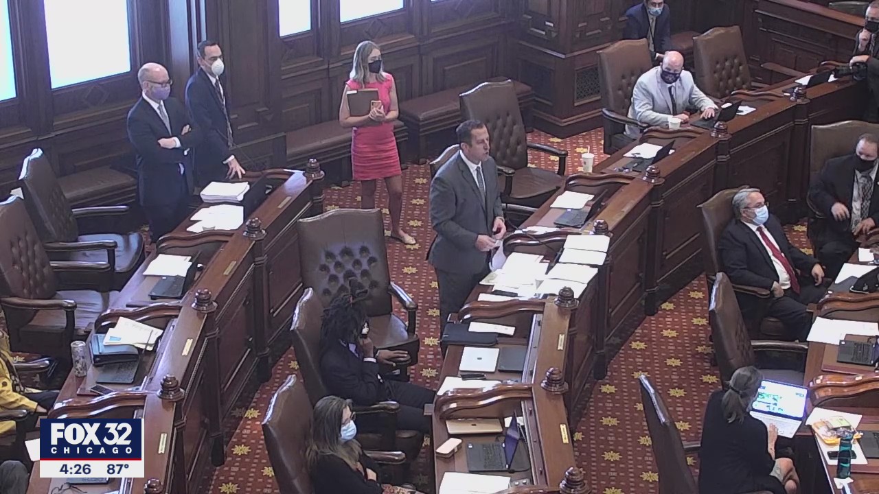 Senate passes energy bill, Pritzker to sign it into law