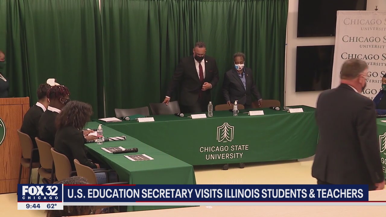 US Education Secretary visits Illinois students, teachers
