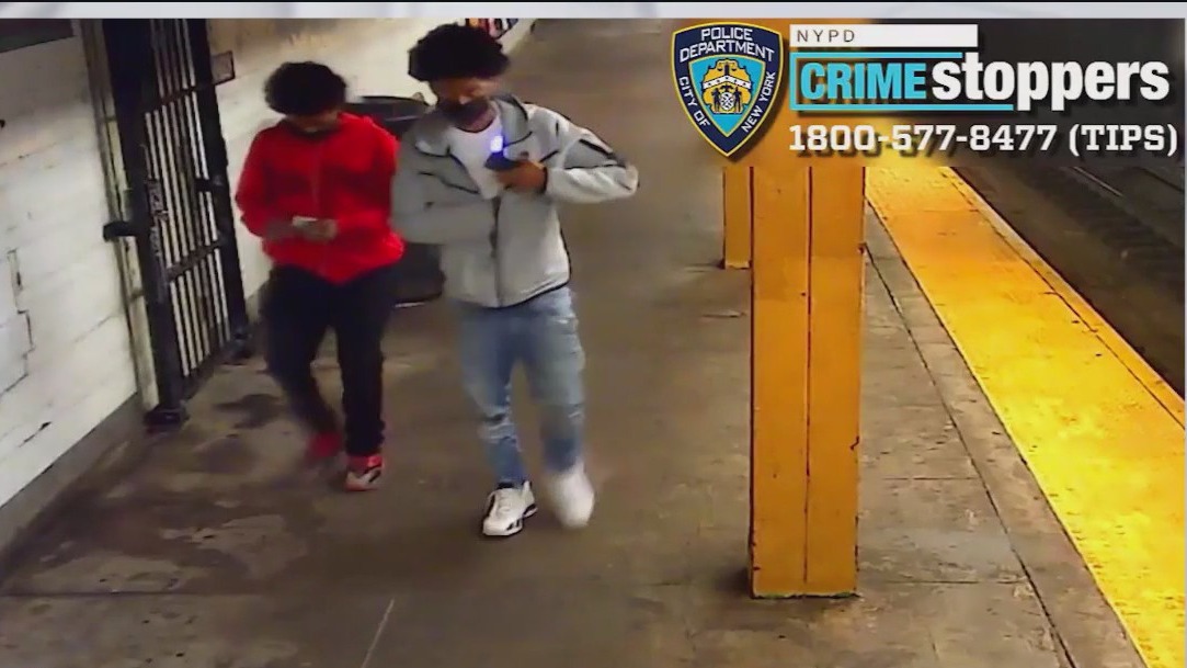 Man robbed at knifepoint in NYC subway station