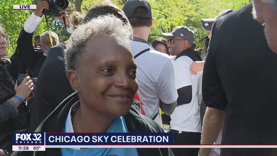 Mayor Lightfoot celebrates Chicago Sky championship