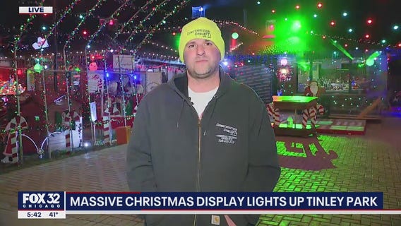 Massive Christmas display lights up Tinley Park