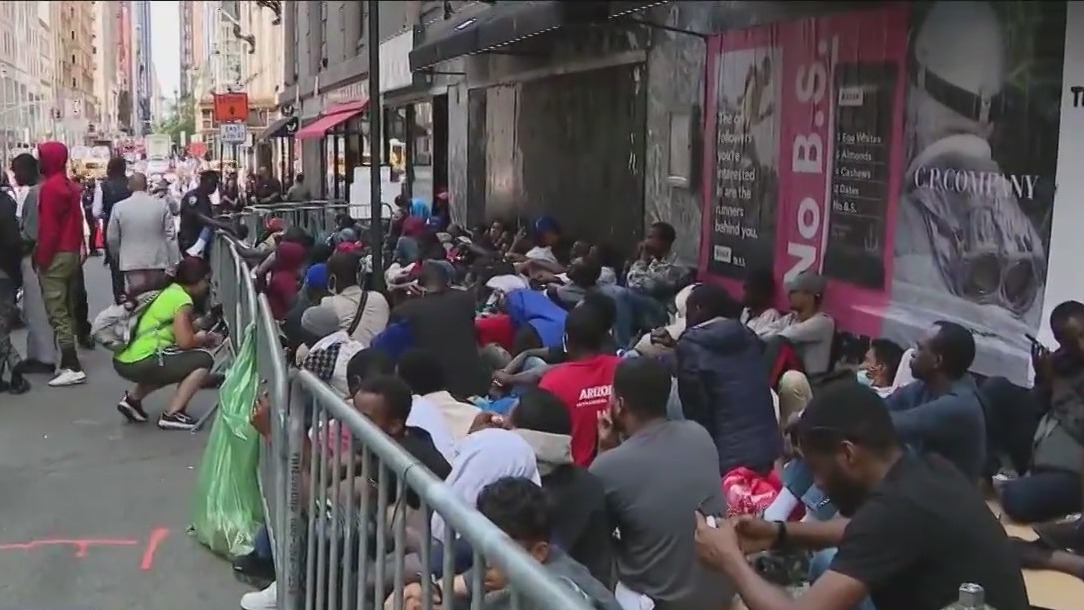 Adams heads to border to dissuade migrants