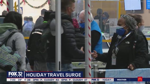 Lines swell at Chicago airports as holiday travel ramps up