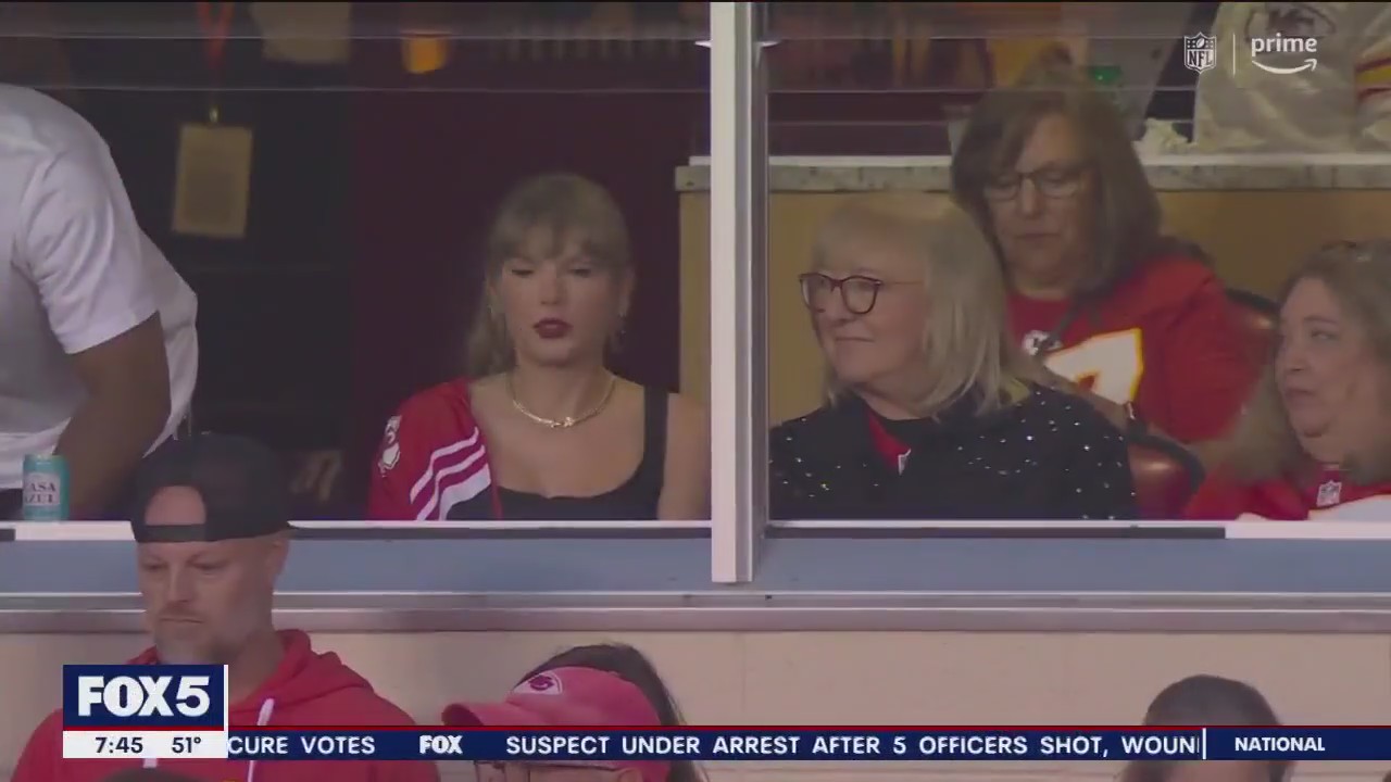 Opening night for Taylor Swift concert movie