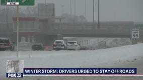 Chicago winter storm: Drivers urged to stay off roads